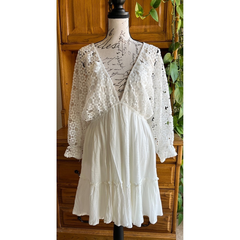 Ruby Sees White Lace Boho Mini Dress Long Sleeve Open Back Tiered Skirt 10 NWT
